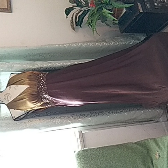 Dress - Picture 1 of 3